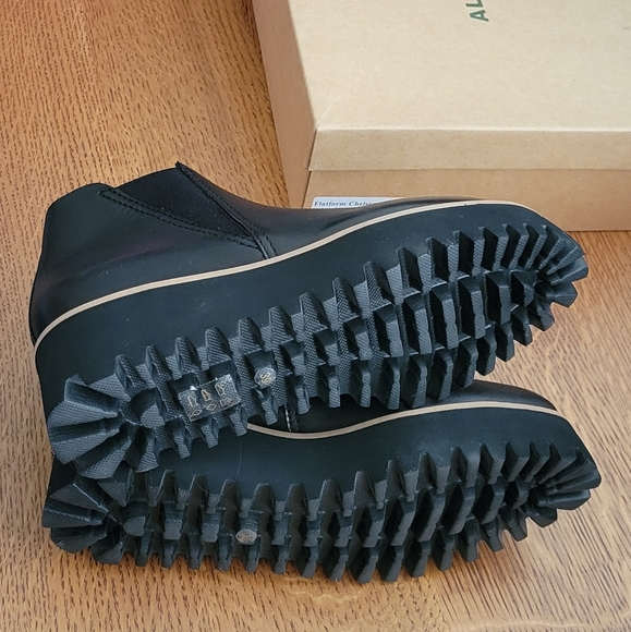 All Black Platform Chelsea Boots - black - Picture 10 of 11